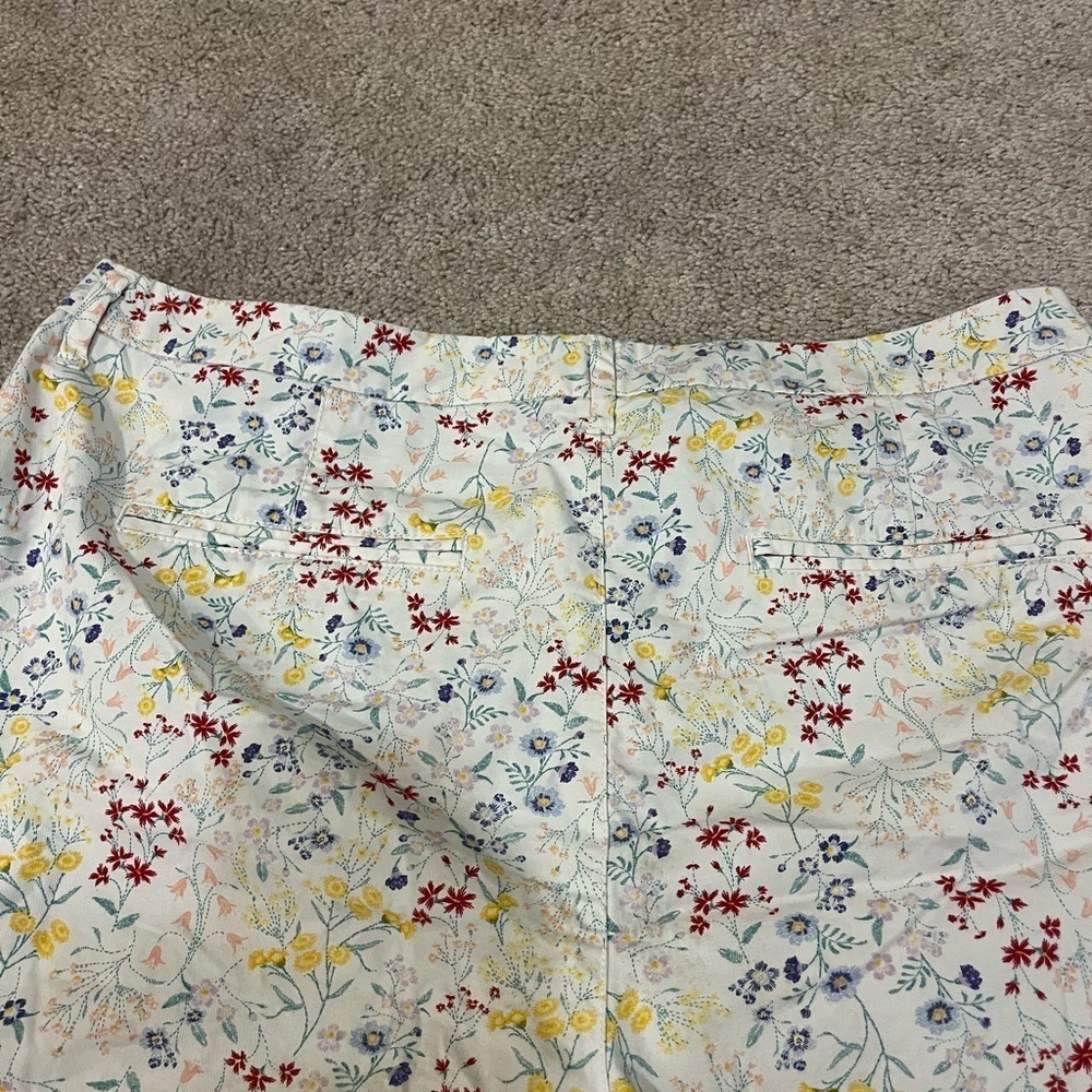 Old Navy Everyday Shorts - Floral Print - Picture 7 of 9
